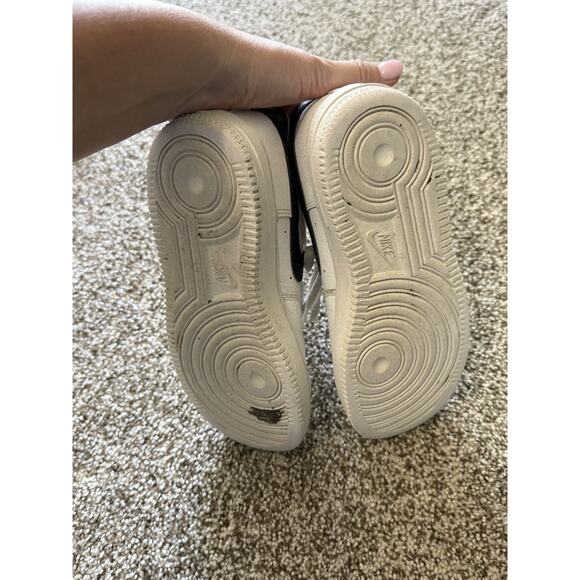 Air Force 1 low white back size 2.5 Youth White With Black Nike Swoosh - Picture 7 of 8